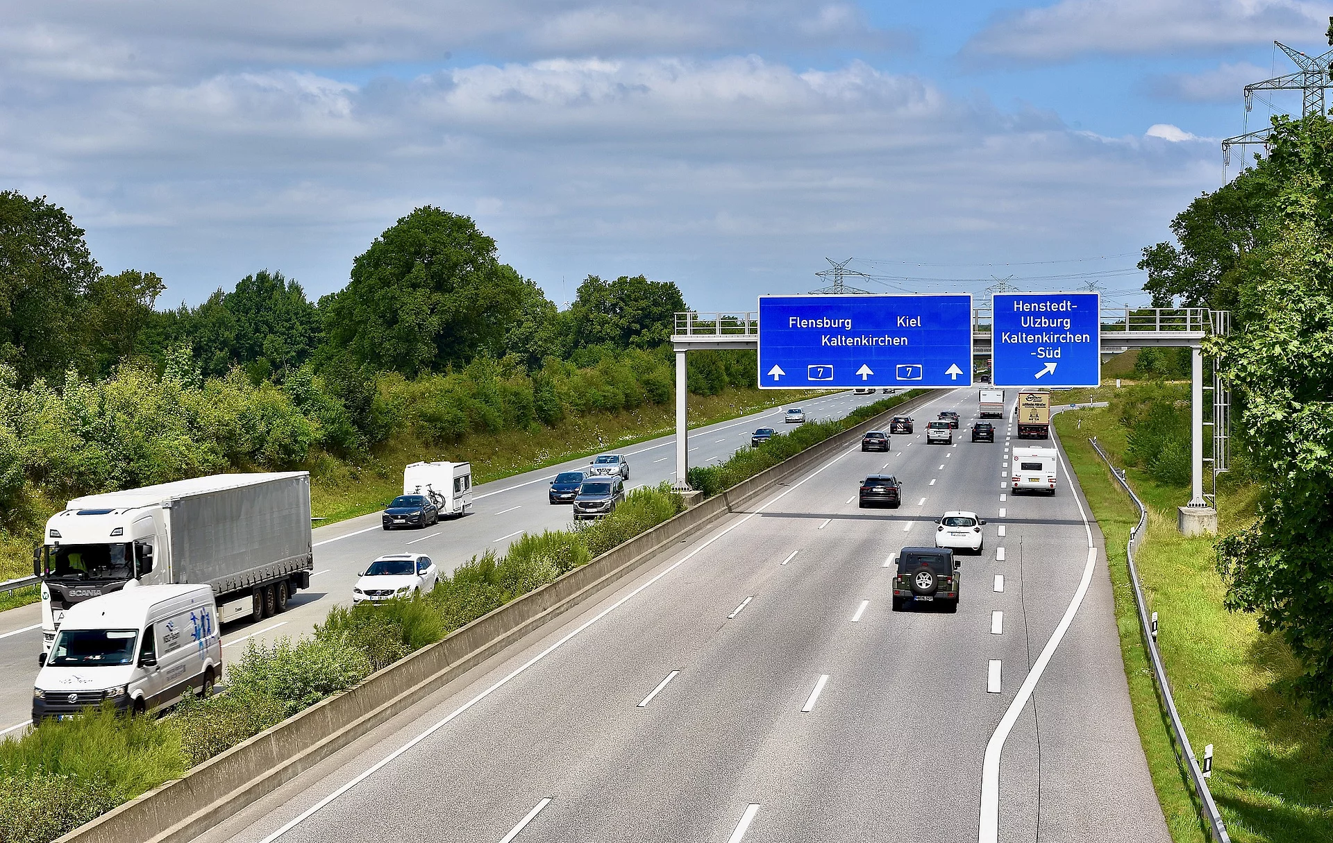 Die Abfahrt Henstedt-Ulzburg der A7 nördlich von Hamburg.