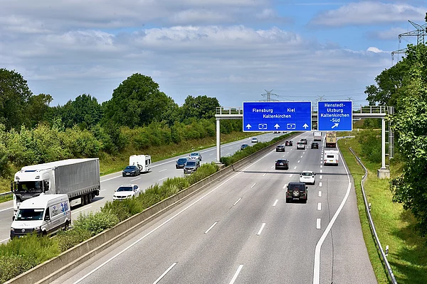 Die Abfahrt Henstedt-Ulzburg der A7 nördlich von Hamburg.