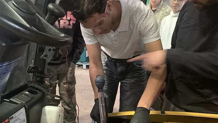 Interessierte Schülerinnen und Schüler lernen bei der Firma mfgabelstapler typische Tätigkeiten einer gewerblichen Ausbildung kennen.