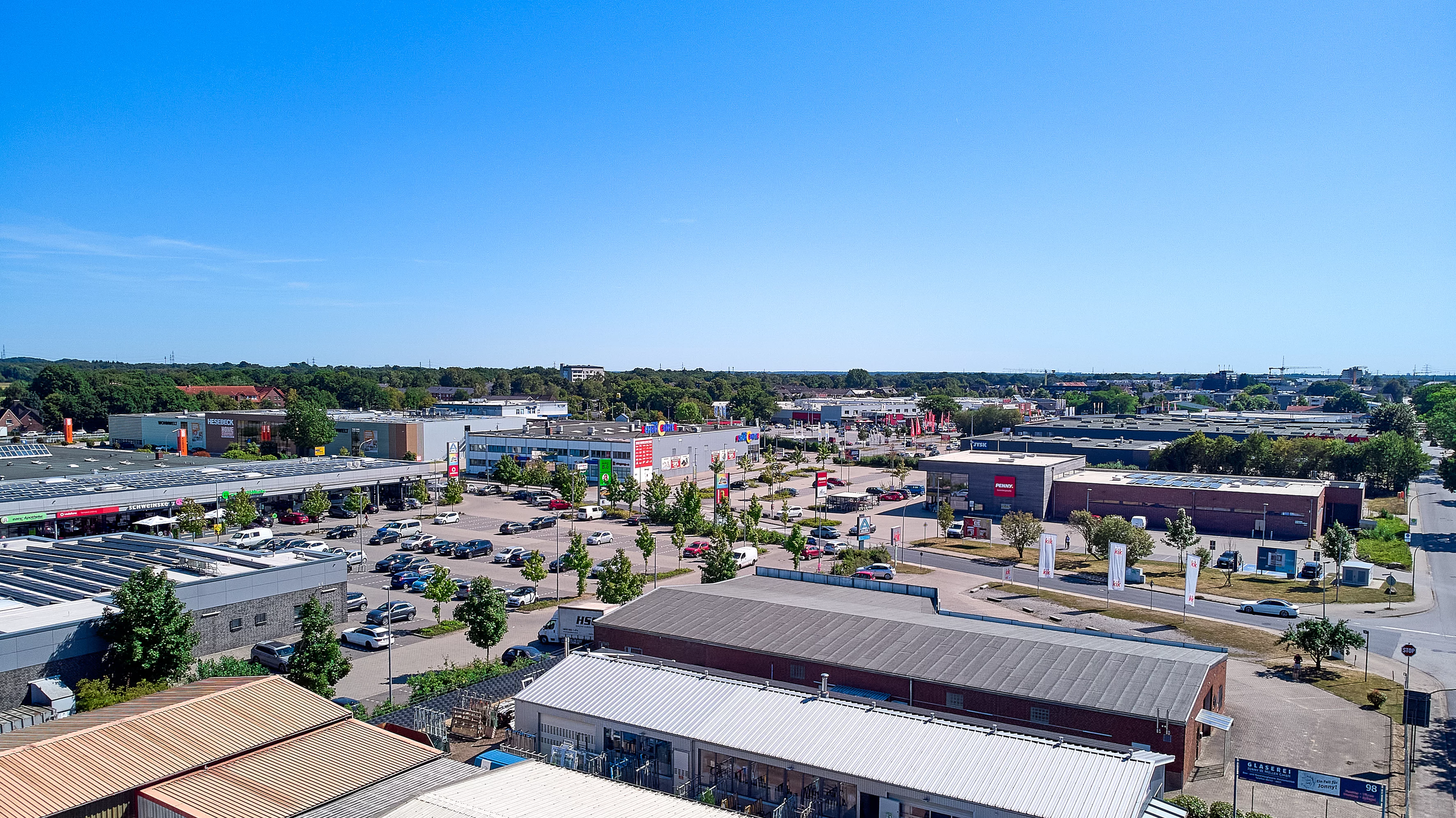 Der Gewerbepark Nord ist mit rund 40.000 m² Verkaufsfläche eine der größten Einkaufsdestinationen Schleswig-Holsteins.