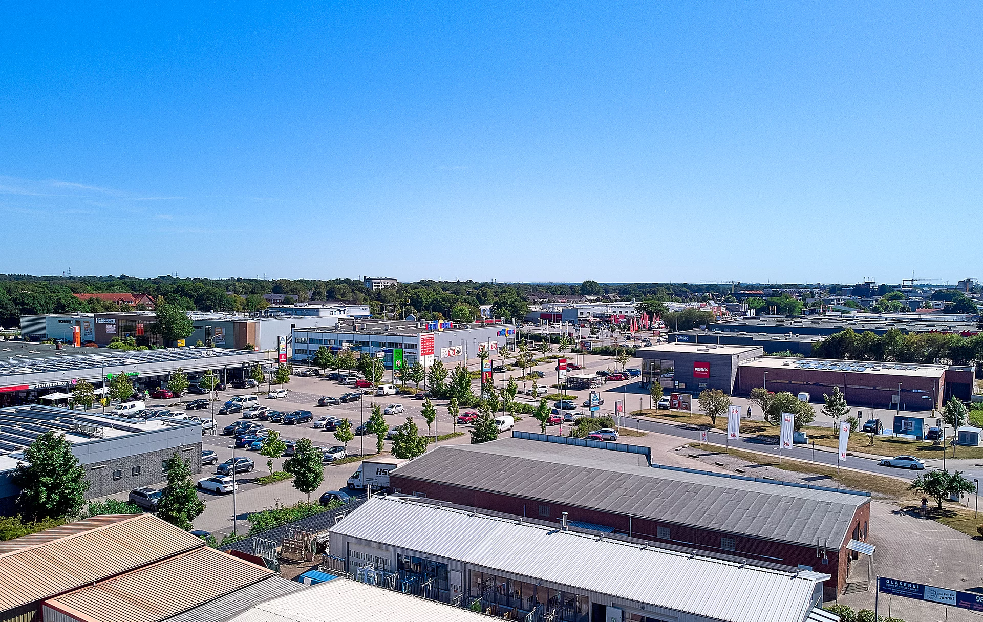 Der Gewerbepark Nord ist mit rund 40.000 m² Verkaufsfläche eine der größten Einkaufsdestinationen Schleswig-Holsteins.